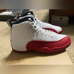 Air Jordan 12 cherry Size 10